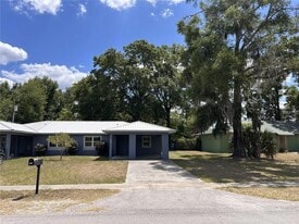 911 NW 4th Ave in Chiefland, FL - Building Photo