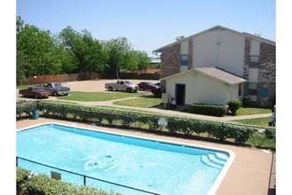 Gatewood Village Apartments in Garland, TX - Building Photo - Building Photo