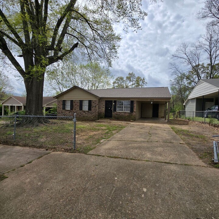 2879 Gruber Dr in Memphis, TN - Building Photo