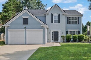 552 Glen Level Cir in Sugar Hill, GA - Building Photo