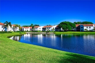 601 Beachwalk Cir in Naples, FL - Building Photo - Building Photo