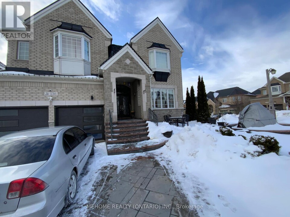 136 Manley Ave in Whitchurch-Stouffville, ON - Building Photo