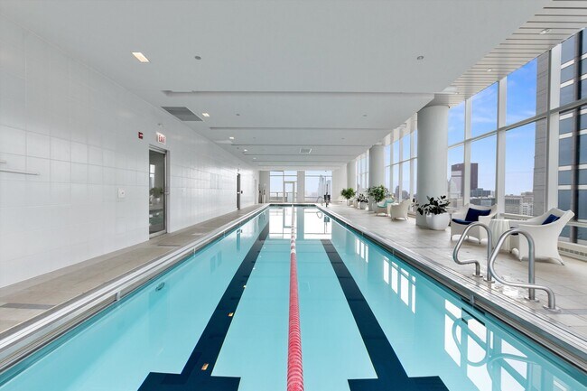 340 E Randolph St in Chicago, IL - Building Photo - Building Photo