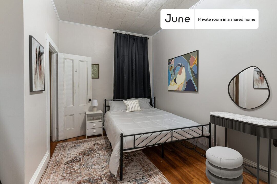 Private bedroom in 3 bed/1 bath Home in Boston, MA - Building Photo