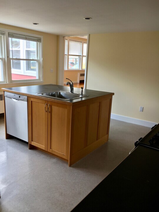 26 Grove St in New Canaan, CT - Building Photo