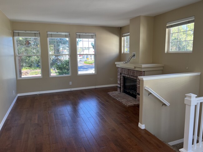 12087 World Trade Dr, Unit 1 in San Diego, CA - Building Photo - Building Photo