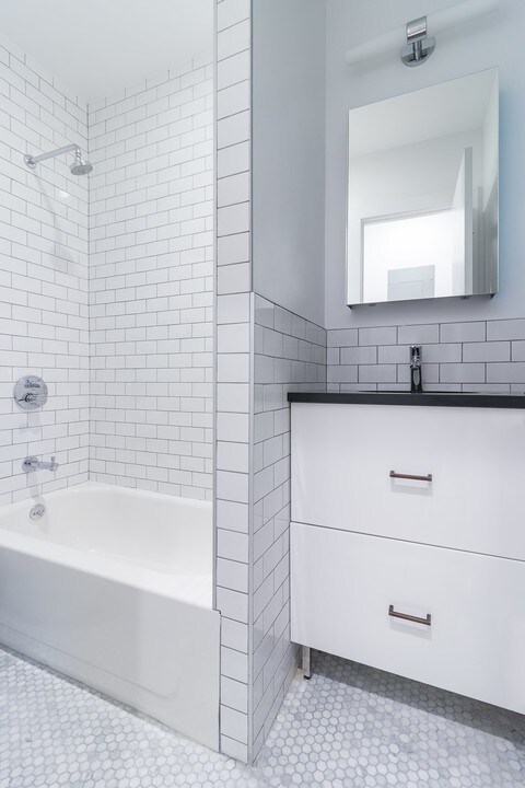 738 E 6th St-Unit -4C in New York, NY - Building Photo