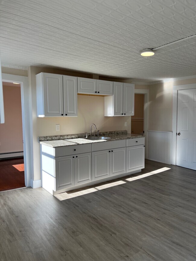 94 W Main St in Vernon, CT - Building Photo - Building Photo