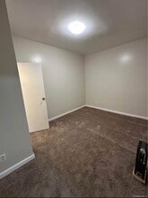 212-26 Jamaica Ave in Queens, NY - Building Photo - Building Photo