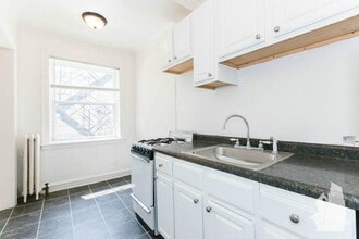 5517 N Kenmore Ave, Unit 206 in Chicago, IL - Building Photo - Building Photo