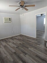 1311 1/2 21st St in Huntsville, TX - Foto de edificio - Building Photo