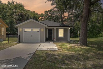 9124 Adams Ave in Jacksonville, FL - Building Photo - Building Photo