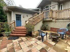 7181 Thorndale Dr, Unit 3 in Oakland, CA - Building Photo