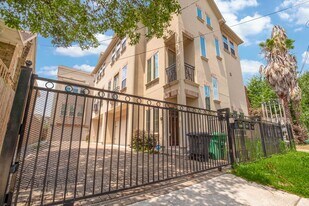 1910 Oakdale St in Houston, TX - Building Photo