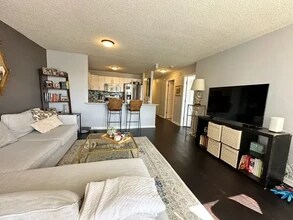 30 E Huron St, Unit 3706 in Chicago, IL - Building Photo - Building Photo