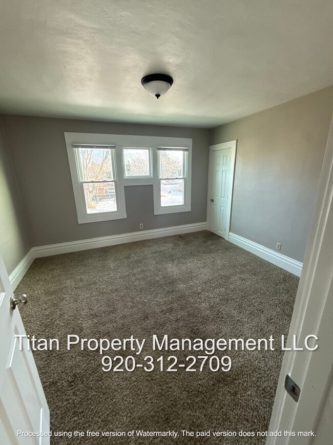 19 E Murdock Ave in Oshkosh, WI - Building Photo - Building Photo