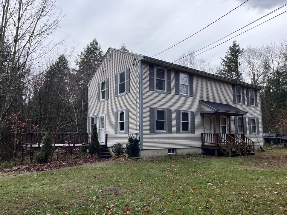 220 Kimball Rd in Bridgton, ME - Building Photo