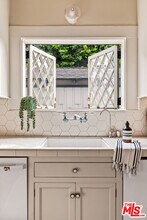 587 Grand Blvd in Los Angeles, CA - Building Photo - Building Photo