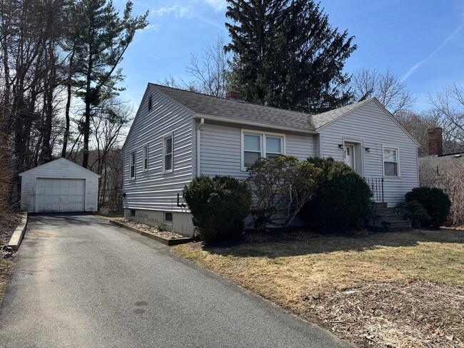 173 Pleasant St in Clinton, MA - Building Photo - Building Photo