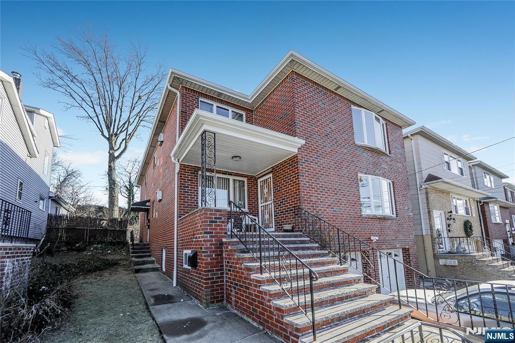 416 7th St in Fairview, NJ - Building Photo