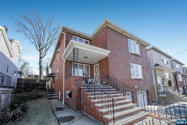 property at 416 7th St