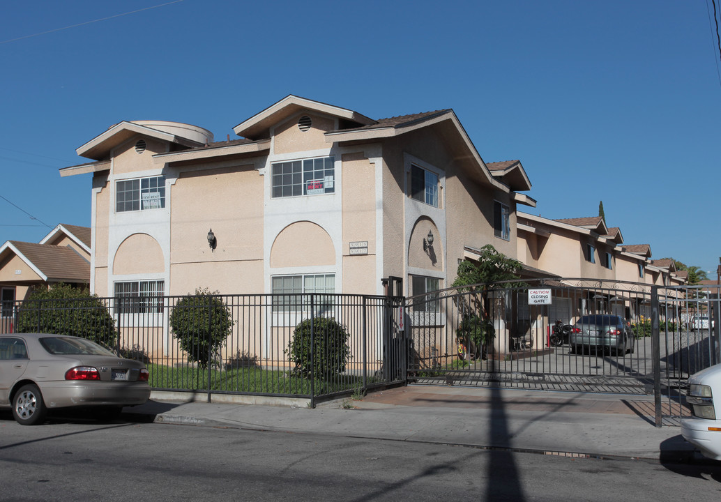 5915-5917 Gifford Ave in Huntington Park, CA - Building Photo