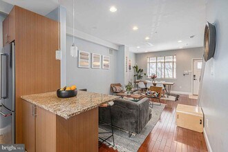 1935 W George St in Philadelphia, PA - Building Photo - Building Photo