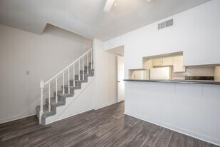 Woodside Apartments in Spartanburg, SC - Building Photo