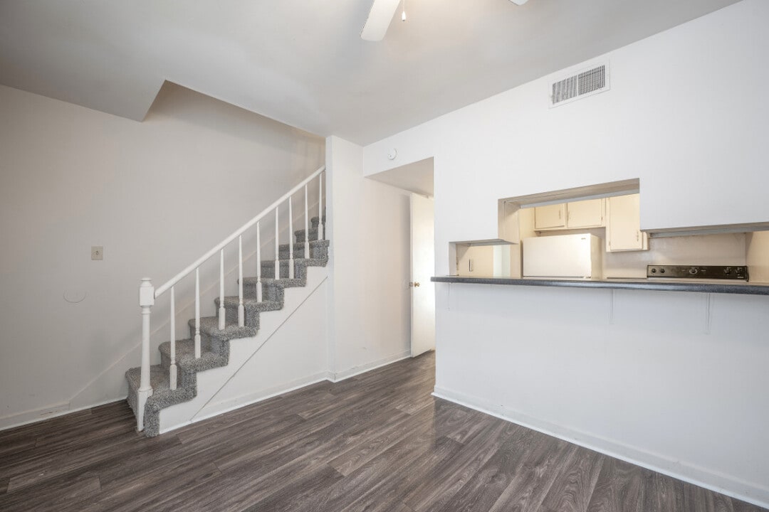 Woodside Apartments in Spartanburg, SC - Building Photo