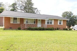 401 Windridge Dr in Martinez, GA - Building Photo