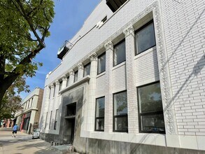 1724 W Greenleaf Ave, Unit 202 in Chicago, IL - Building Photo - Building Photo