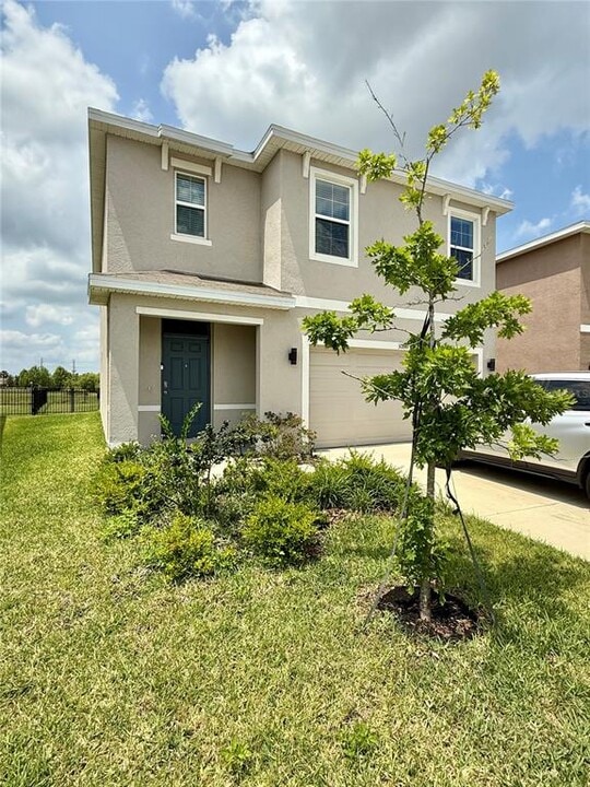 30807 Penny Surf Lp in Wesley Chapel, FL - Building Photo