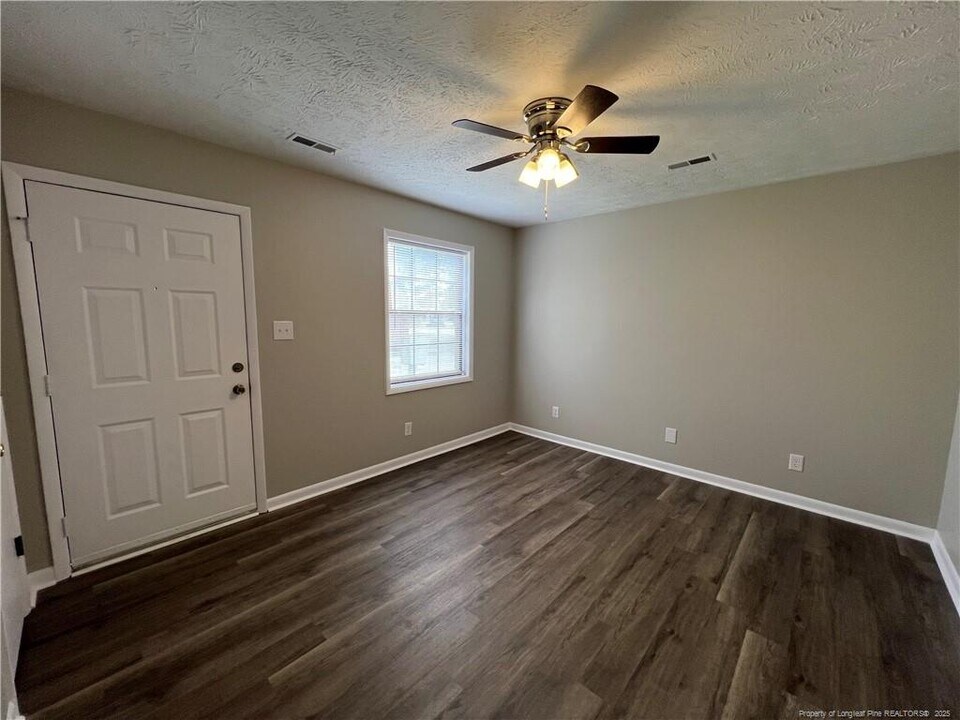 1437 Ireland Dr in Fayetteville, NC - Building Photo