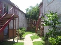 Whispering Oaks in Houston, TX - Foto de edificio - Building Photo