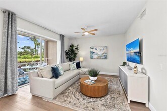 5280 Hyland Hills Ave in Sarasota, FL - Building Photo - Building Photo