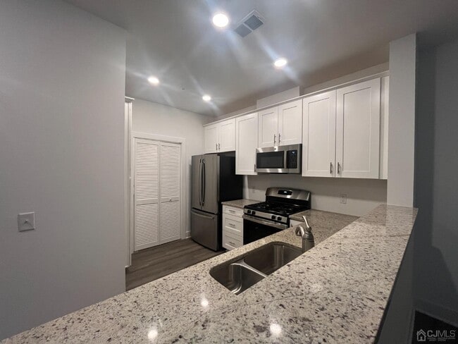 1016 Vanderbergh Blvd in Monroe Township, NJ - Building Photo - Building Photo