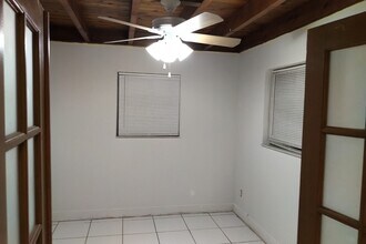 2813 Acapulco Dr, Unit 1 in Miramar, FL - Building Photo - Building Photo