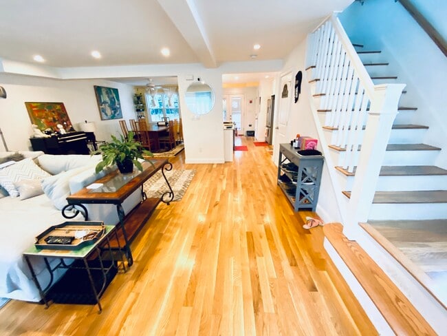 14 Bradbury St, Unit 1