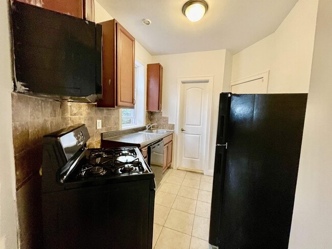 214 64th St in West New York, NJ - Building Photo - Building Photo