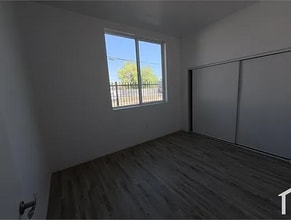 10501 Wilmington Ave, Unit 5 in Los Angeles, CA - Foto de edificio - Building Photo