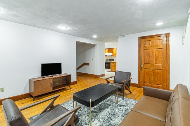 166 Auburn St, Unit 1 in Cambridge, MA - Building Photo - Building Photo