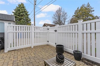 11 Eustis Ave in Newport, RI - Building Photo - Building Photo