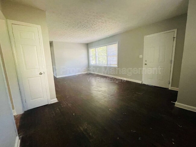 3210 Delowe Dr in East Point, GA - Building Photo - Building Photo