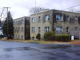 51 Yale St in Gloversville, NY - Building Photo