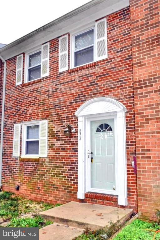 property at 822 Calvert Towne Dr