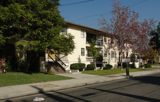 609 E Windsor Rd in Glendale, CA - Foto de edificio - Building Photo