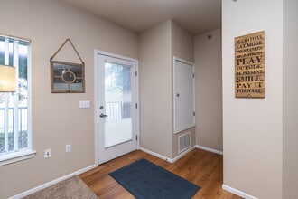 Hearthstone Apartments and Townhomes in Apple Valley, MN - Building Photo - Interior Photo