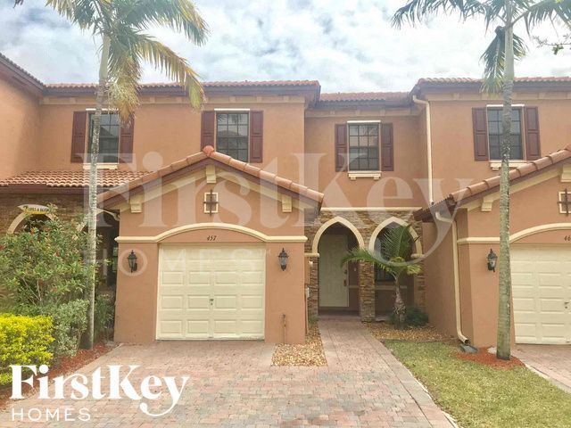 property at 457 SE 37th Pl