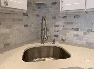 201 Higbie Ln in West Islip, NY - Building Photo - Building Photo