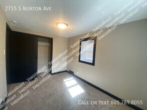 2715 S Norton Ave in Sioux Falls, SD - Building Photo - Building Photo